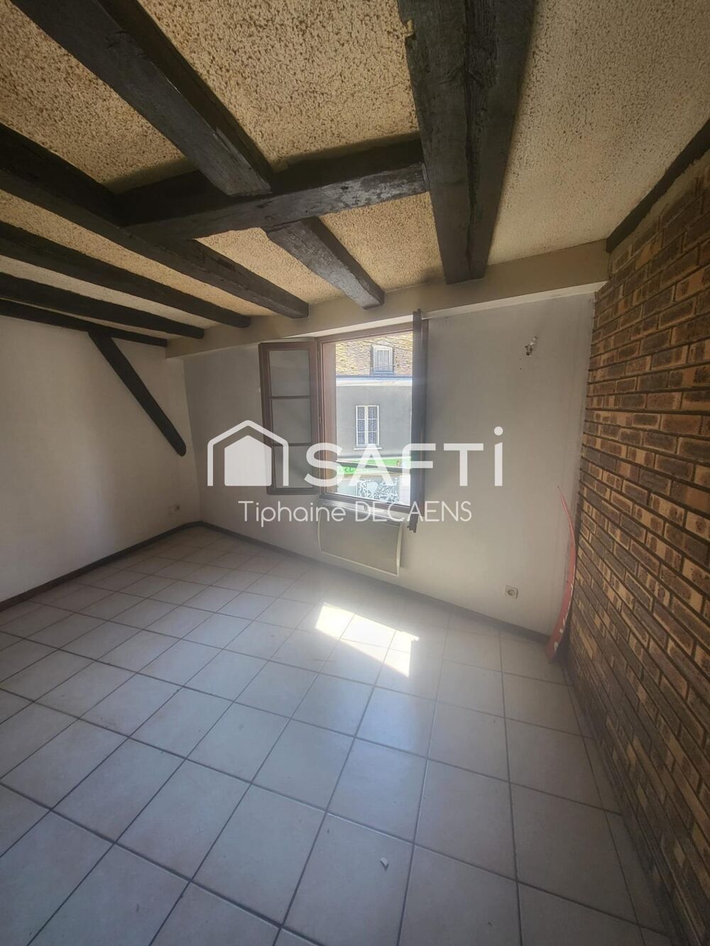 Maison Atypique sur 3 niveaux, Hyper centre, ideal investisseur ou 1er Achat. Travaux a Prévoir.