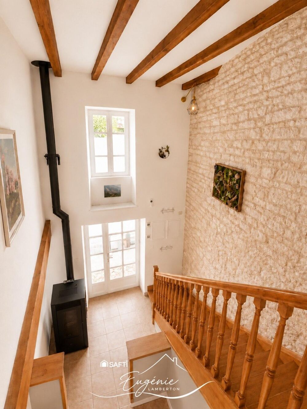 Maison de caractère  Beaux volumes, pierre et poutres apparentes