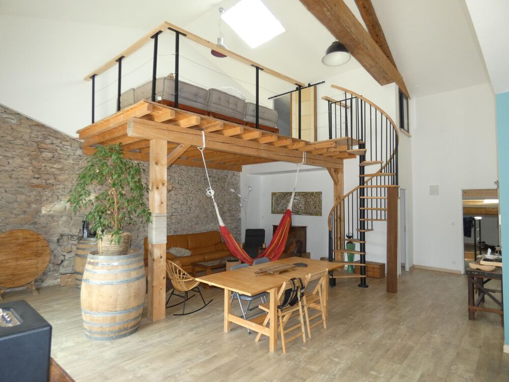 Ravissante maison en pierre de 142m² avec grand garage de 93m², grande cour avec 2 terrasses et dépendance de 42m²