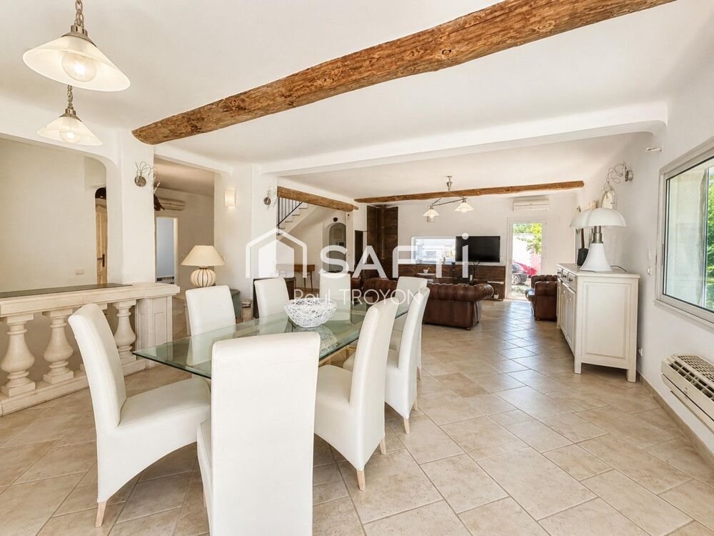 Belle et grande maison traditionnelle en campagne d'Aubagne