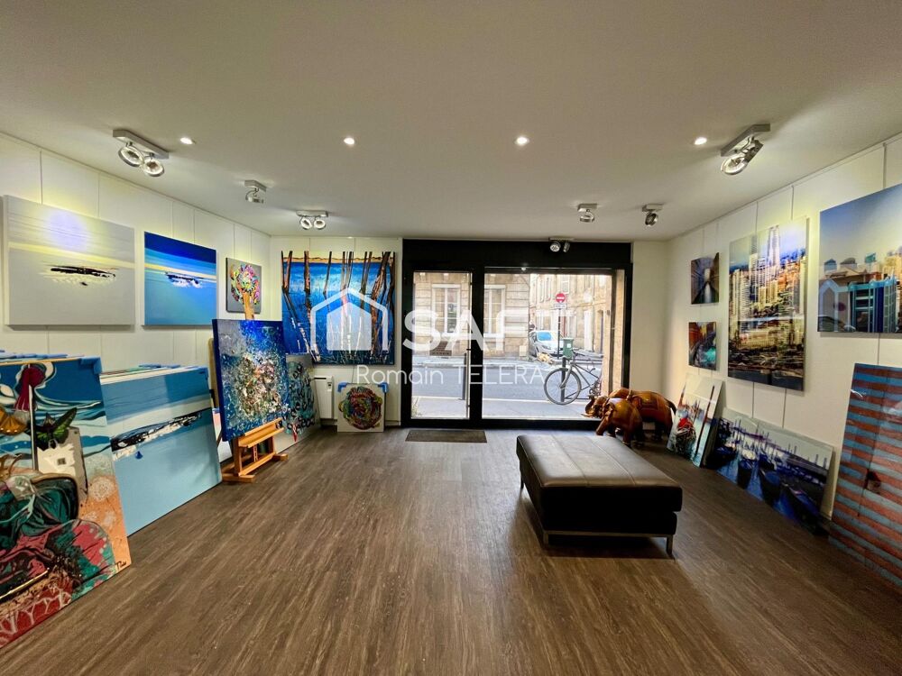   Murs commerciaux de 90 m² en trois bureaux, entre Gambetta et Tourny + cour intérieure. 