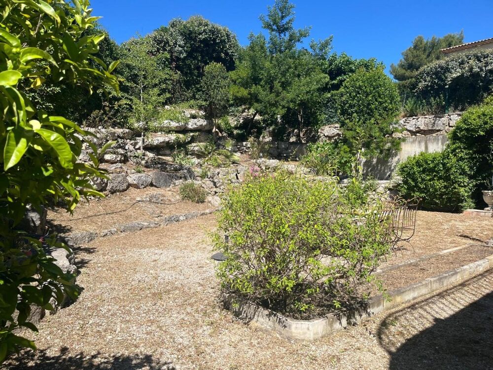 La Cadière, Maison T5 de 134 m² implantée sur 1016 m² de terrain.