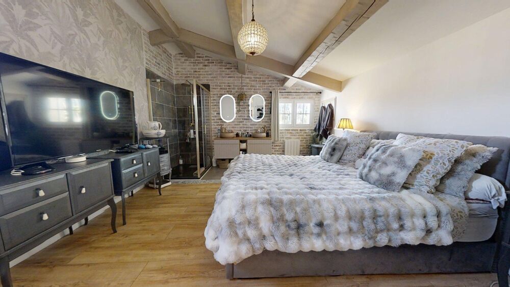 Vente Maison Proche du Brusc, Maison individuelle T5 sur 600 m2 de terrain, entièrement rénovée avec garage et atelier/buanderie Six-fours-les-plages