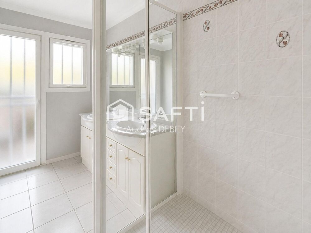 Vente Appartement SANARY – LE CHARME DU TOUT À PIED DANS UNE PETITE RÉSIDENCE - T3 LUMINEUX AVEC TERRASSE REZ DE JARDIN Sanary-sur-mer