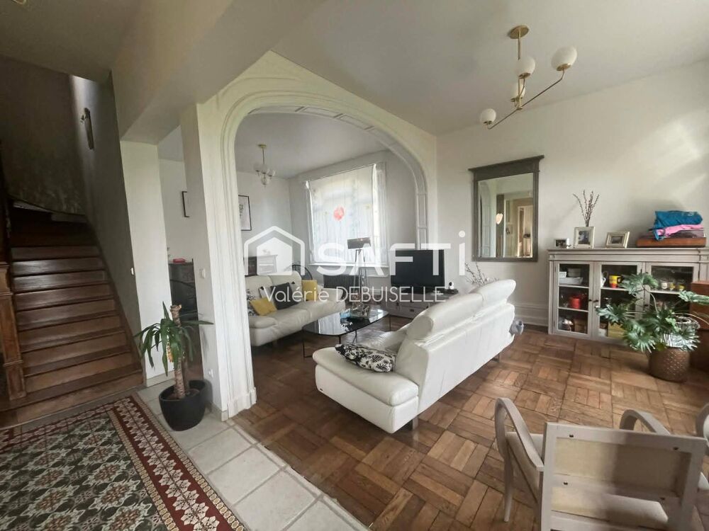 Rare sur le secteur. Une maison qui a traversé le siècle et qui n'attend plus que vos valises.