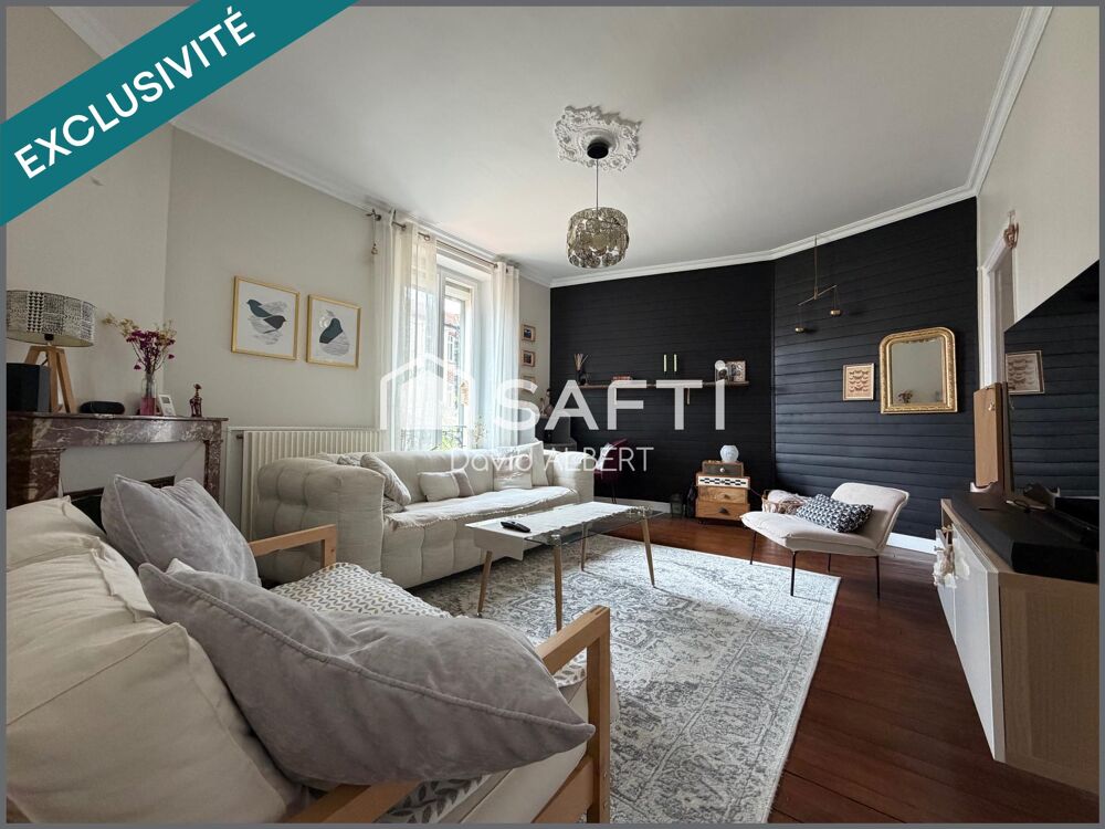 Duplex de caractère avec garage à deux pas du centre ville .