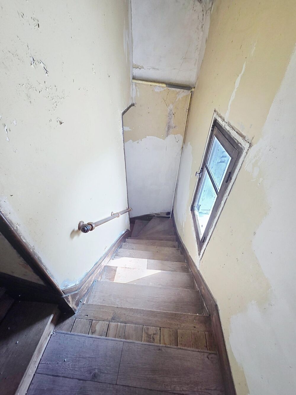Vente Maison maison semi mitoyenne 3pièces  avec jardin et  garage à rénover, proche de toutes commodités, axe Soissons /Chauny Folembray