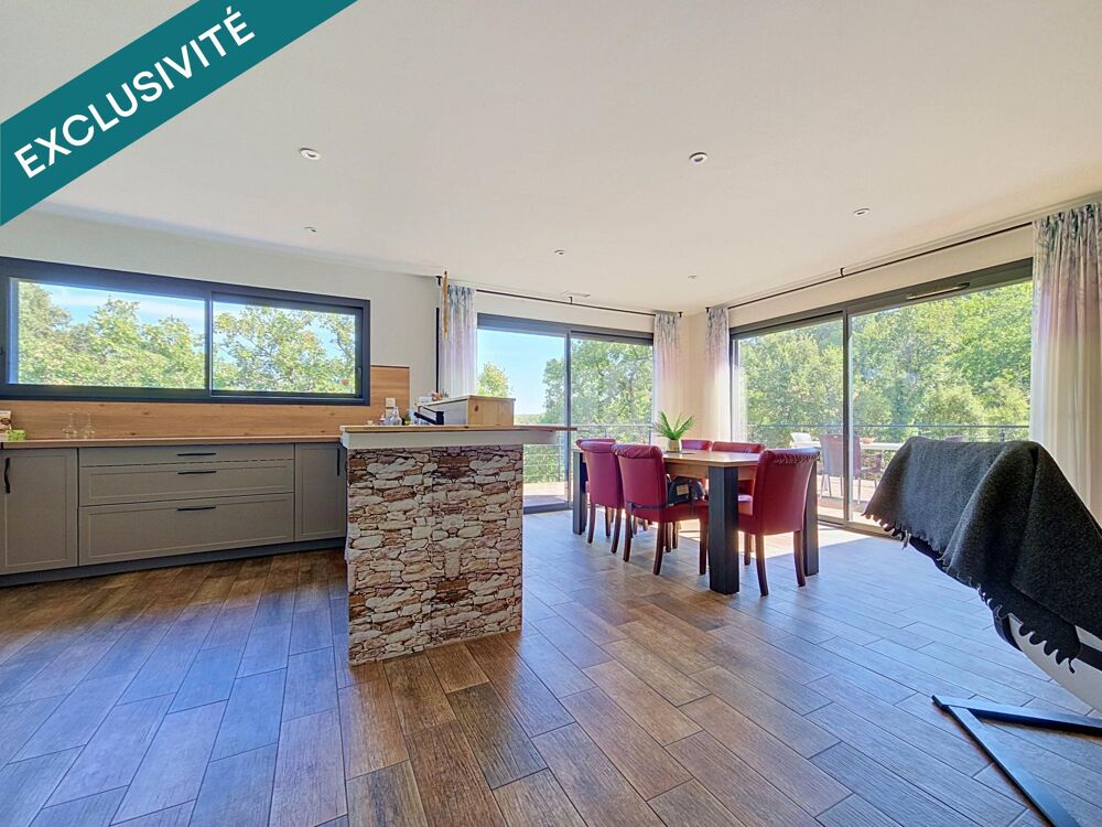 Une villa contemporaine de plain-pied offrant un cadre de vie absolument exceptionnel, avec vue dominante, calme total et aucun