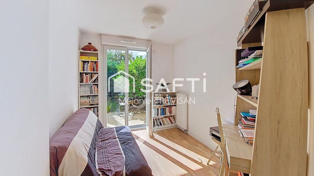 Vente Appartement Antony- Rez de jardin avec 2 chambres, 30 m² de terrasse et jardin à 10 mn du RER B Antony