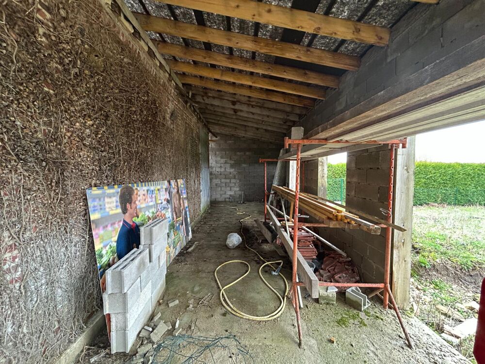 Vente Maison MAISON en travaux avec dépendances et un terrain de 1169 m2 Vrely