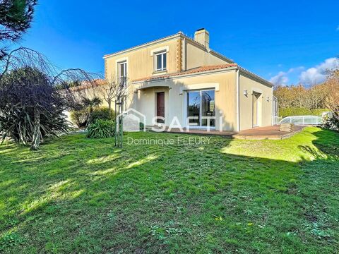   Maison de 155m� avec piscine chauff�e. Maison - 7 pi�ce(s) - 155 m�