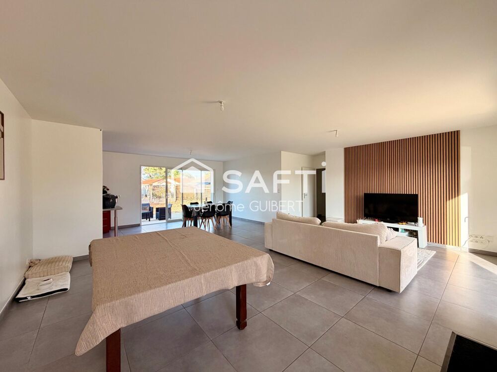 Pavillon de plain-pied  112 m²  729 m2