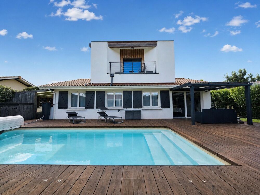 Vente Maison Maison familiale de 4 chambres avec piscine Saint-medard-en-jalles