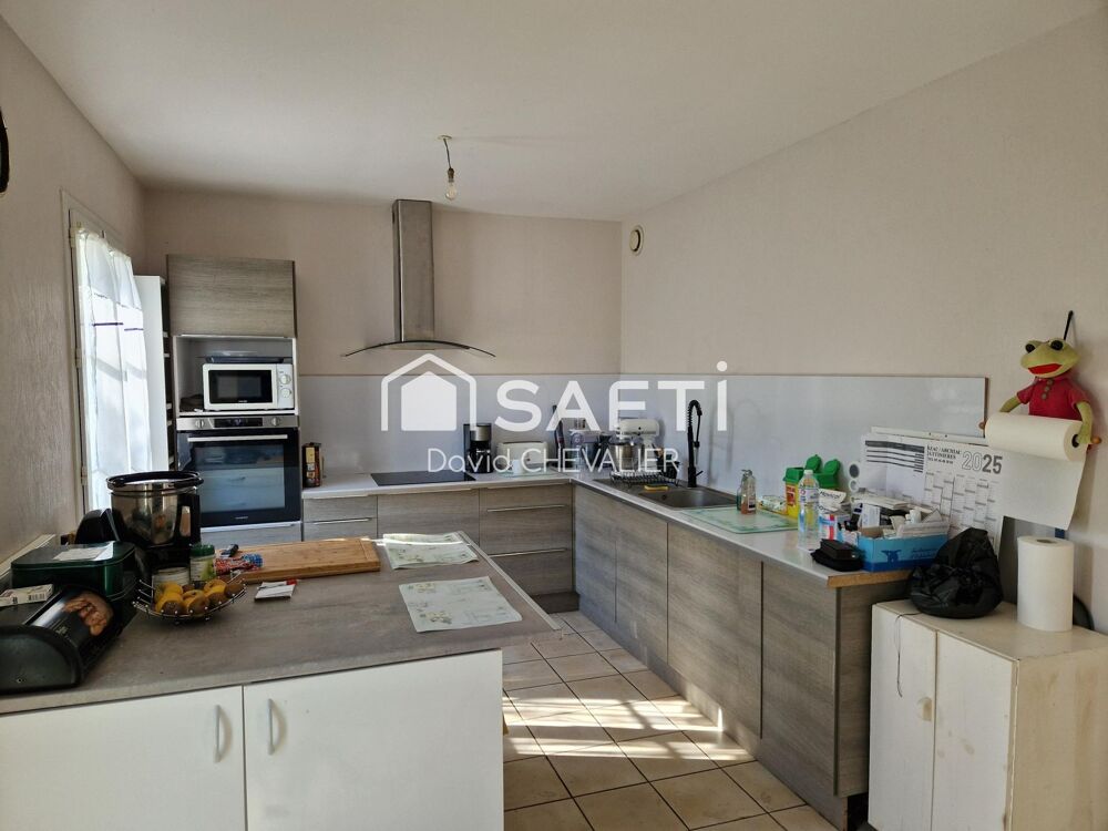 Vente Maison Coup de cœur assuré pour cette lumineuse maison de 135 m² avec suite parentale, terrasse couverte  et agréable terrain clos et p Saint-genis-de-saintonge