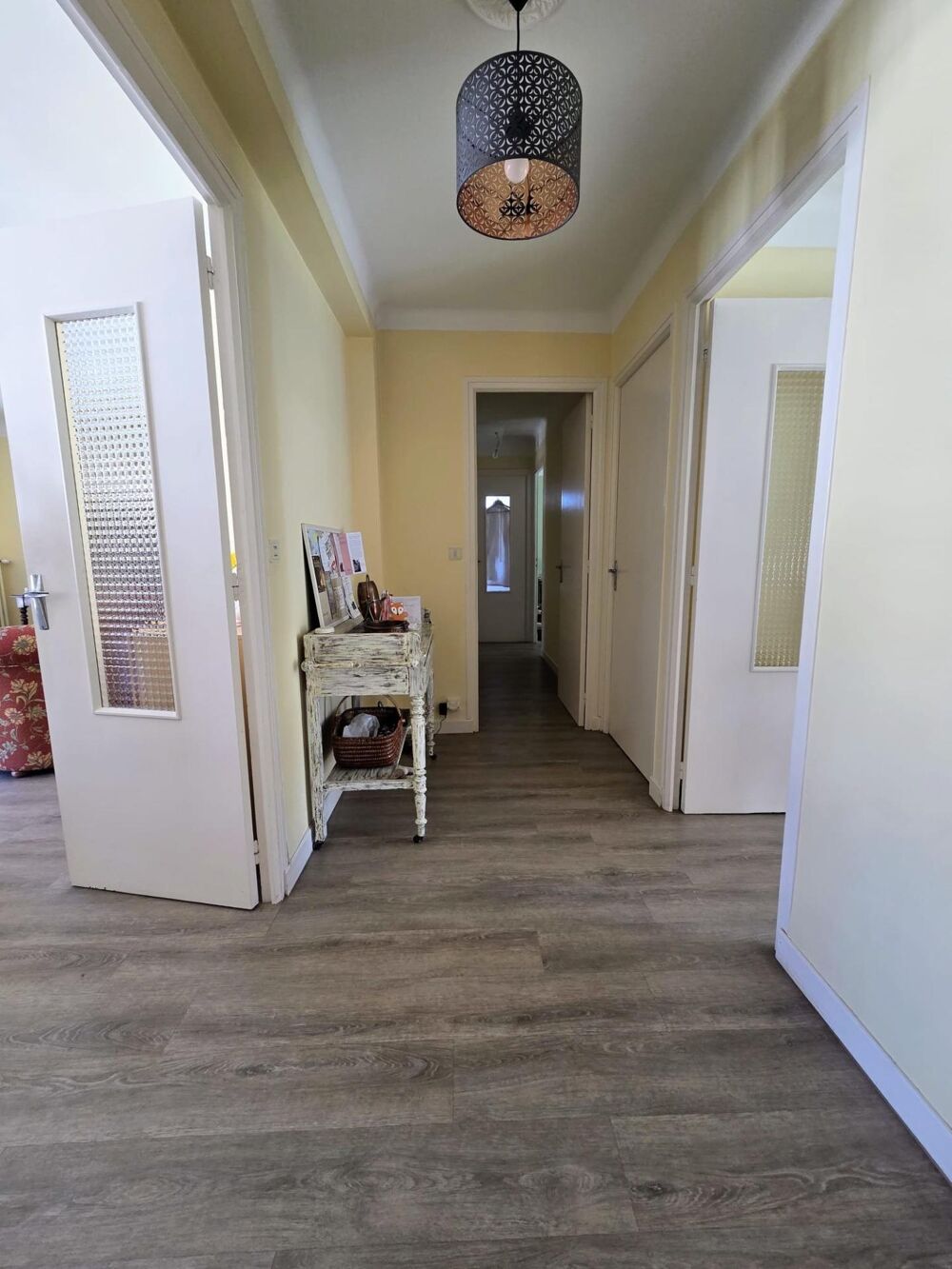 Bel appartement lumineux au calme avec balcon, jardin, caves et garage à proximité des commodités