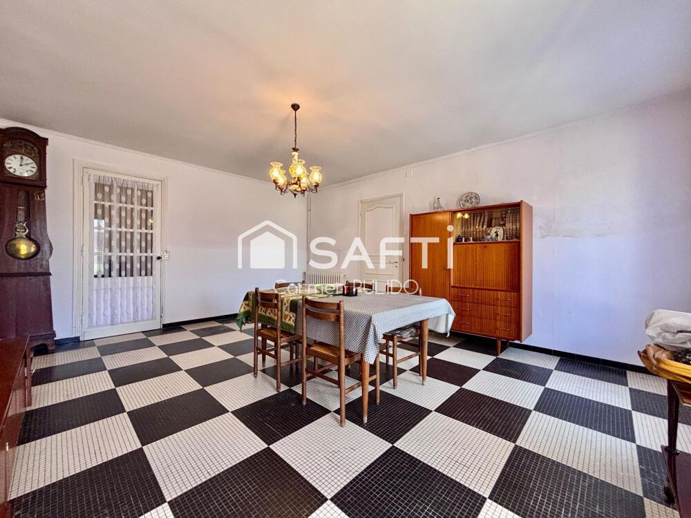 Maison en pierre de caractère avec garage et dépendances à Saint-Pey-d'Armens  2 099 m² sans vis-à-vis