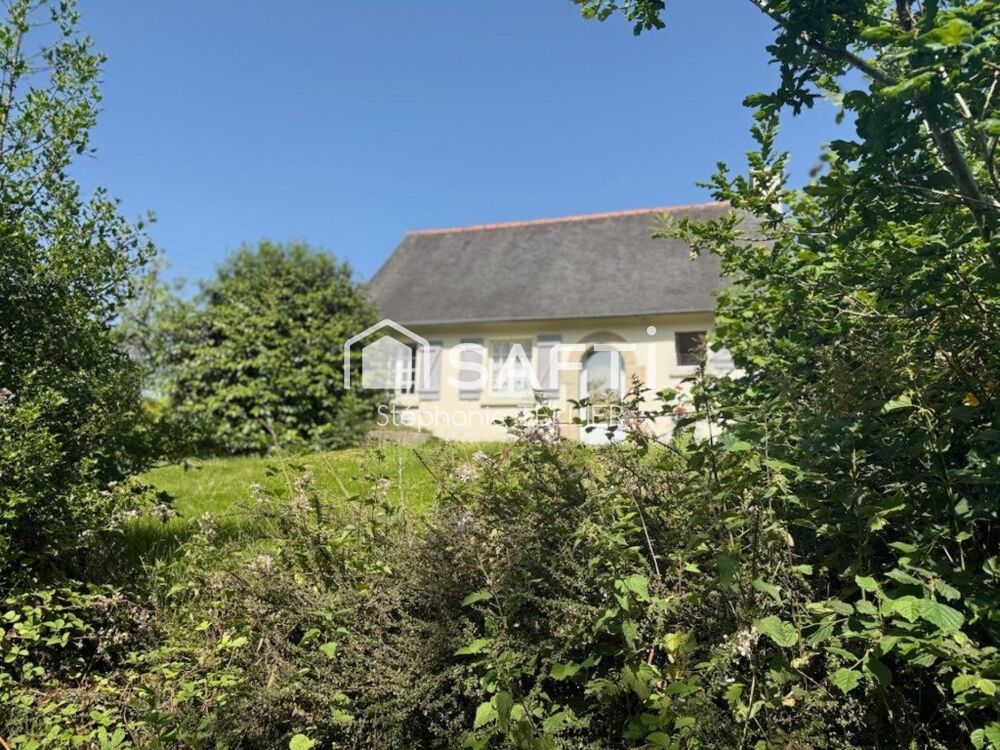 Vente Maison Dans le secteur de Bourbriac une jolie Néo-Bretonne avec jardin , garage énorme potentiel Bourbriac