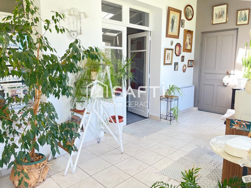 Maison: 130 m2, T2: 45 m2 et un studio: 25 m2