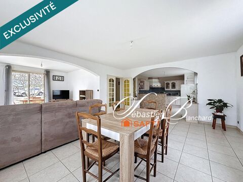   Grande btisse au calme avec jardin et multiples possibilits   dcouvrir sans tarder ! Maison - 9 pice(s) - 270 m