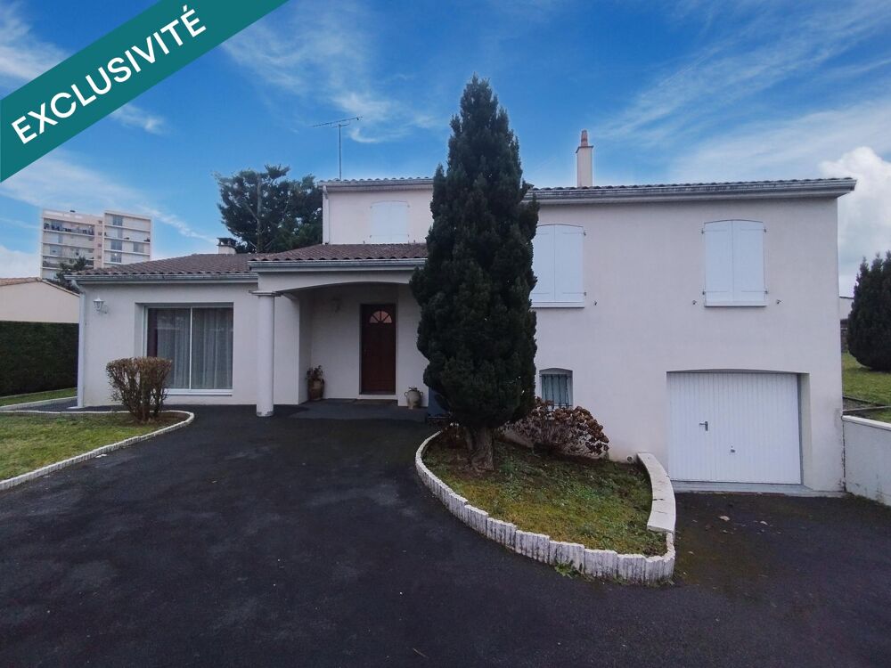 Vente Maison À deux pas du centre-ville et des commodités, découvrez cette maison lumineuse aux beaux volumes ! Saint-maixent-l'ecole