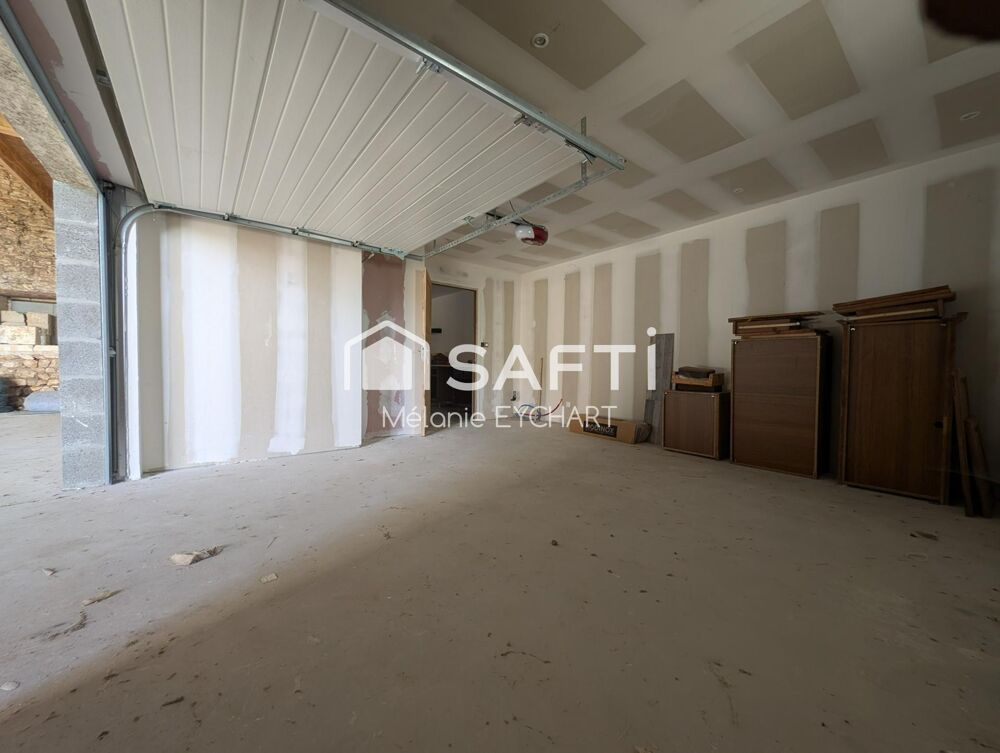 Vente Maison Grange de 228 m² avec toiture neuve, idéale artisan, stockage ou projet de réhabilitation, sur 1 500 m² de terrain. Rivieres
