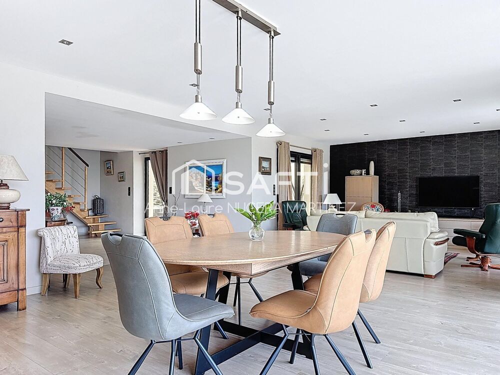 Vente Maison Maison avec 3 gîtes et espaces bien-être (piscine, sauna, hammam) à Lannilis. Double garage, double carport et jardin Lannilis