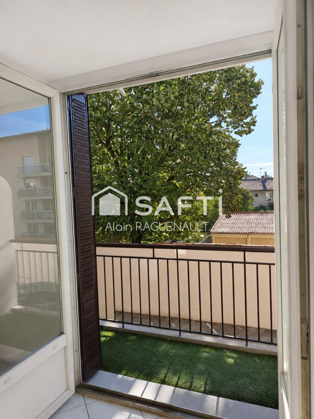 Vente Appartement LYON 8 SANTY LA PLAINE - T3 (Deux chambres ) avec Balcon - Travaux à prévoir Lyon 8