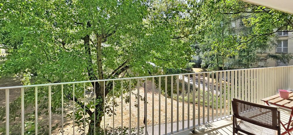 Vente Appartement Très bel appartement familial de 102 m2 avec balcon-terrasse Versailles