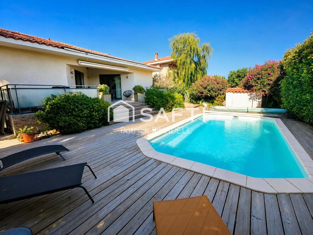 Maison d'habitation 4 faces, de type T6, comprenant 5 chambres, 4 salles de Bains, 2 WC