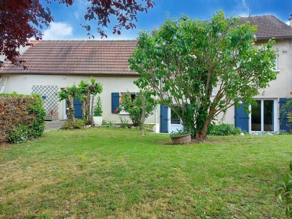 Maison de caractère avec jardin sans vis-à-vis et studio indépendant.