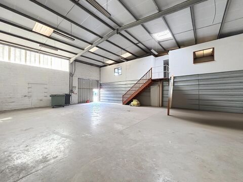 À louer local commercial 220 m²  Zone du Phare à Mérignac 1800 33700 Merignac