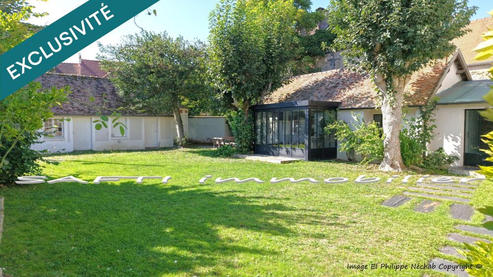 Maison de charme avec 4 chambres / 191m2 sur 600m2 de terrain clos de hauts murs + dépendances