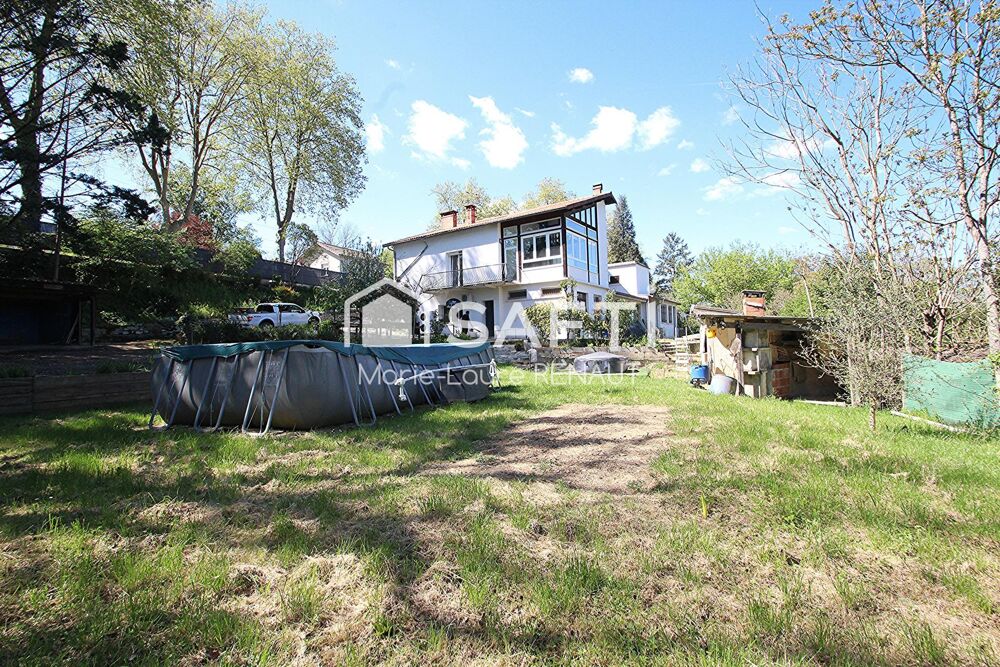 Grande maison familiale économe avec vaste espace idéal pour artisan, collectionneur ou stockage