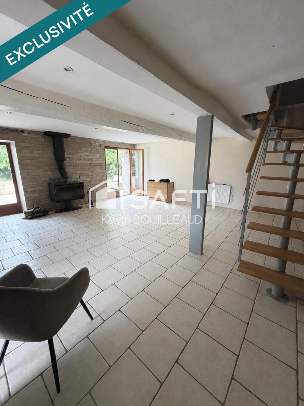 Maison ancienne de 104m2 avec piscine et charme.
