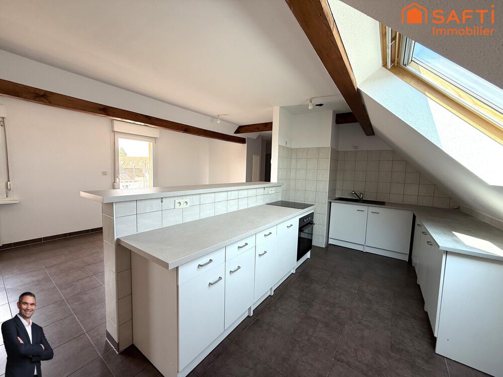 Superbe appartement de 3 pièces au 2éme et dernier étage, disposant d'un balcon, d'une place de stationnement privée et d'une ca