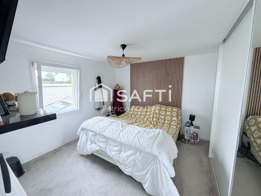 PAVILLON PLAIN PIED 5 CHAMBRES DONT UNE SUITE PARENTALE ET GARAGE A BENET !