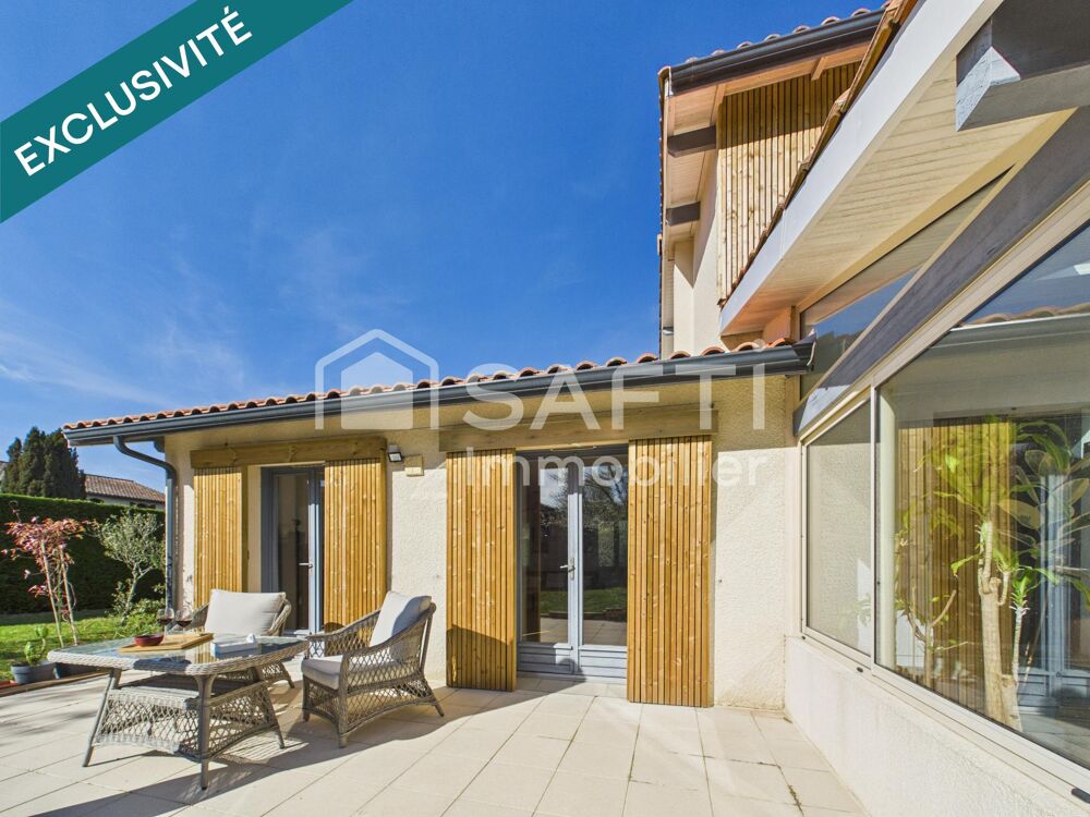 Maison familiale avec piscine et chalet/cuisine d'été