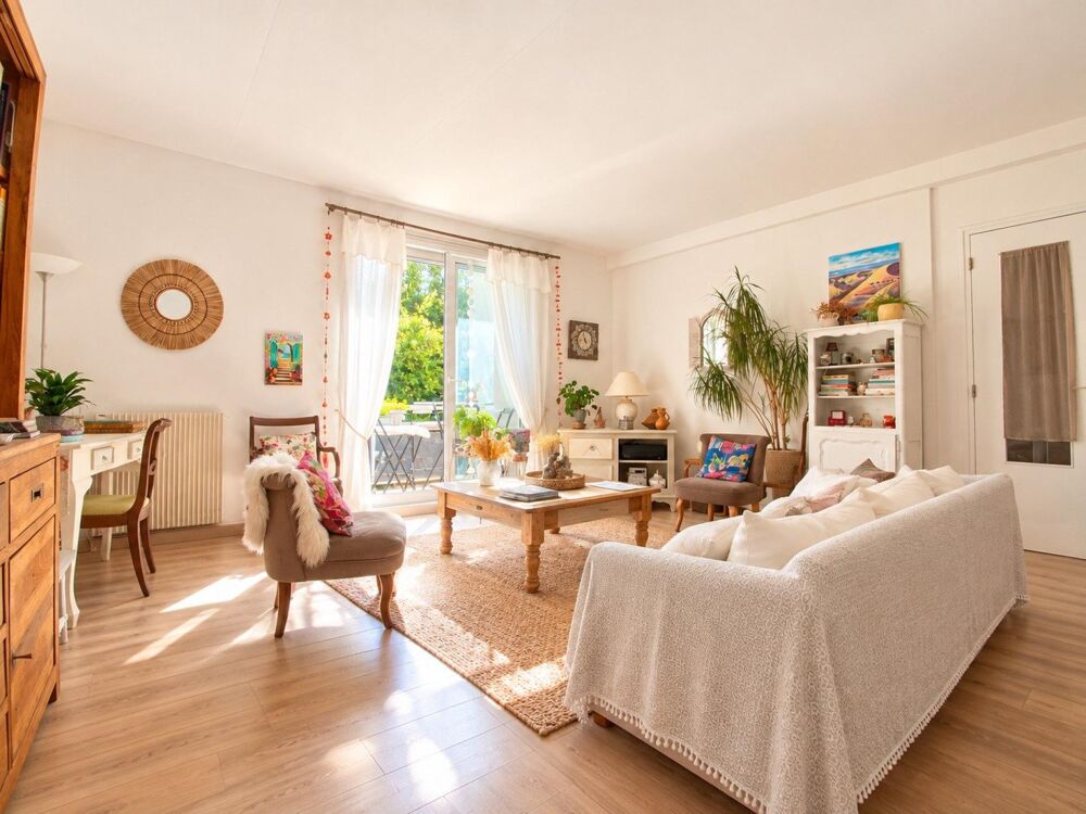 Vente Appartement COUP DE COEUR APPARTEMENT AVEC 2 BALCONS ET GARAGE DANS UN ECRIN DE VERDURE A DEUX PAS DE LA MER ET DU CENTRE ! La rochelle