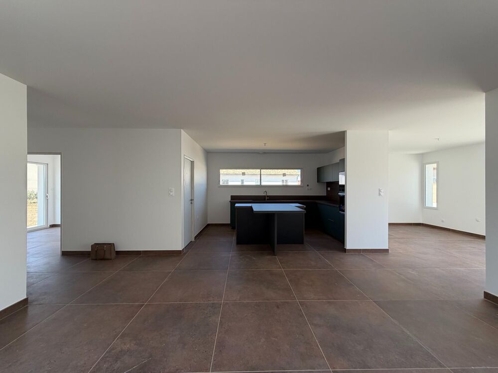 Belle maison contemporaine de 149 M2 5 pièces 4 chambres sur beau terrain au calme