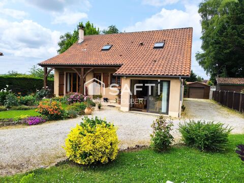   Magnifique jardin pour cette maison dans le bourg Maison - 6 pi�ce(s) - 143 m�