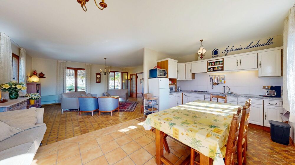 Vente Maison Maison de plain-pied 147 m² sans vis-à-vis en Périgord Noir Eyzies
