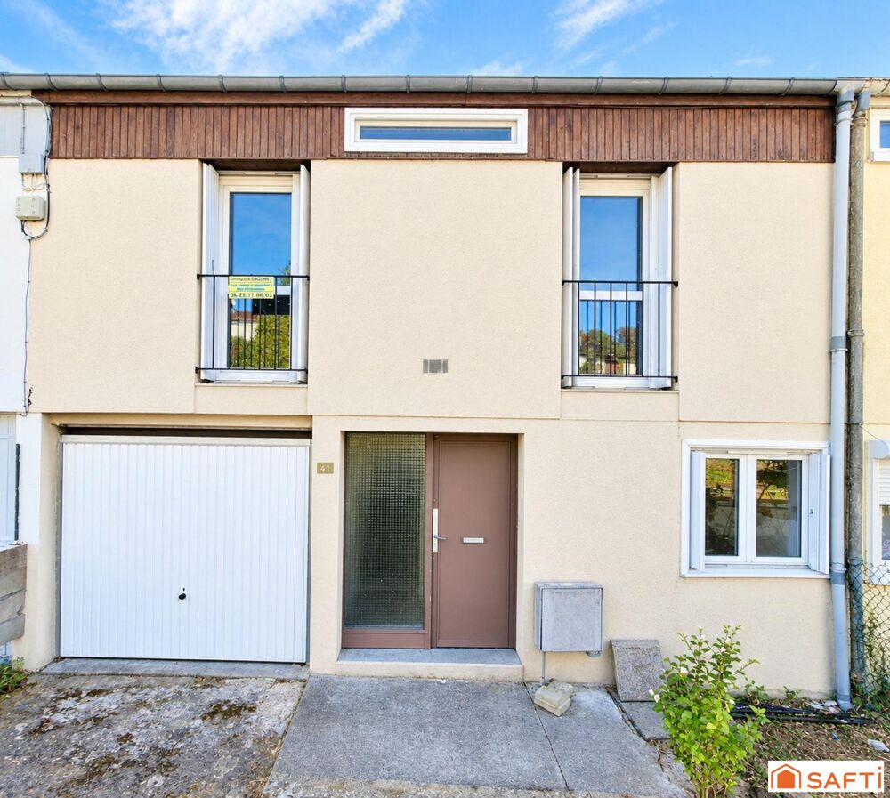 Maison mitoyenne 85m2 sur 2 niveaux à rénover, 5 pièces, 3 chambres