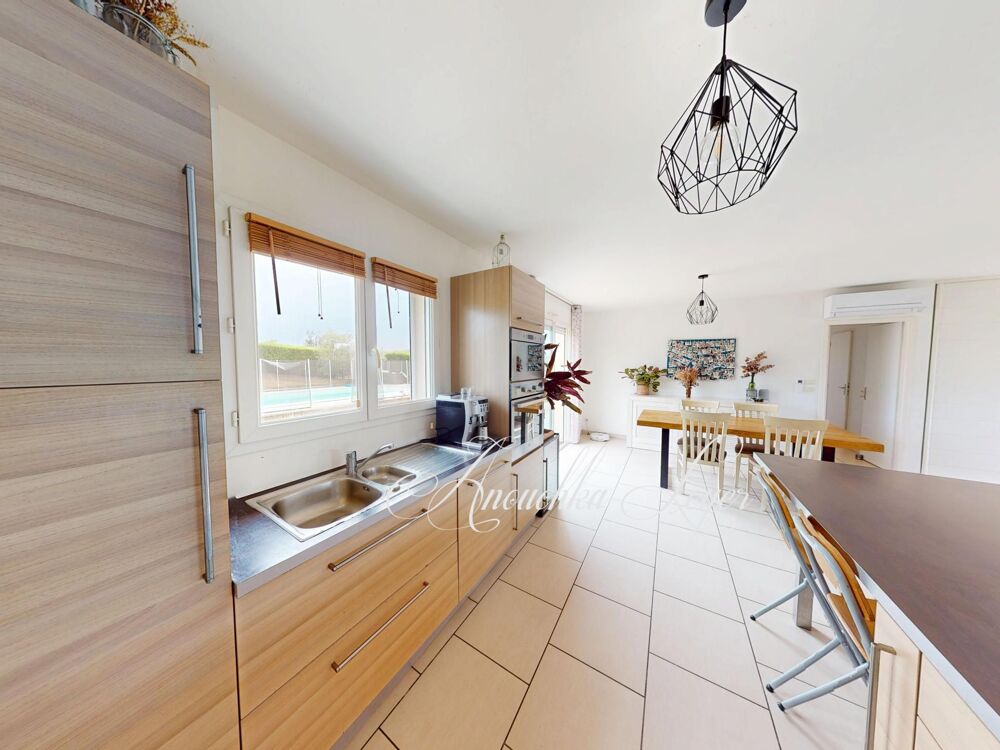Vente Maison Maison avec 4 chambres, garage, piscine et chalet. Martres