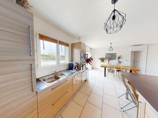 Vente Maison Maison avec 4 chambres, garage, piscine et chalet. Martres