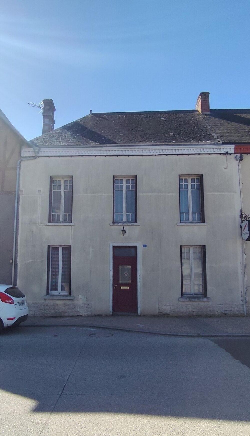Maison de bourg avec jardin et cours