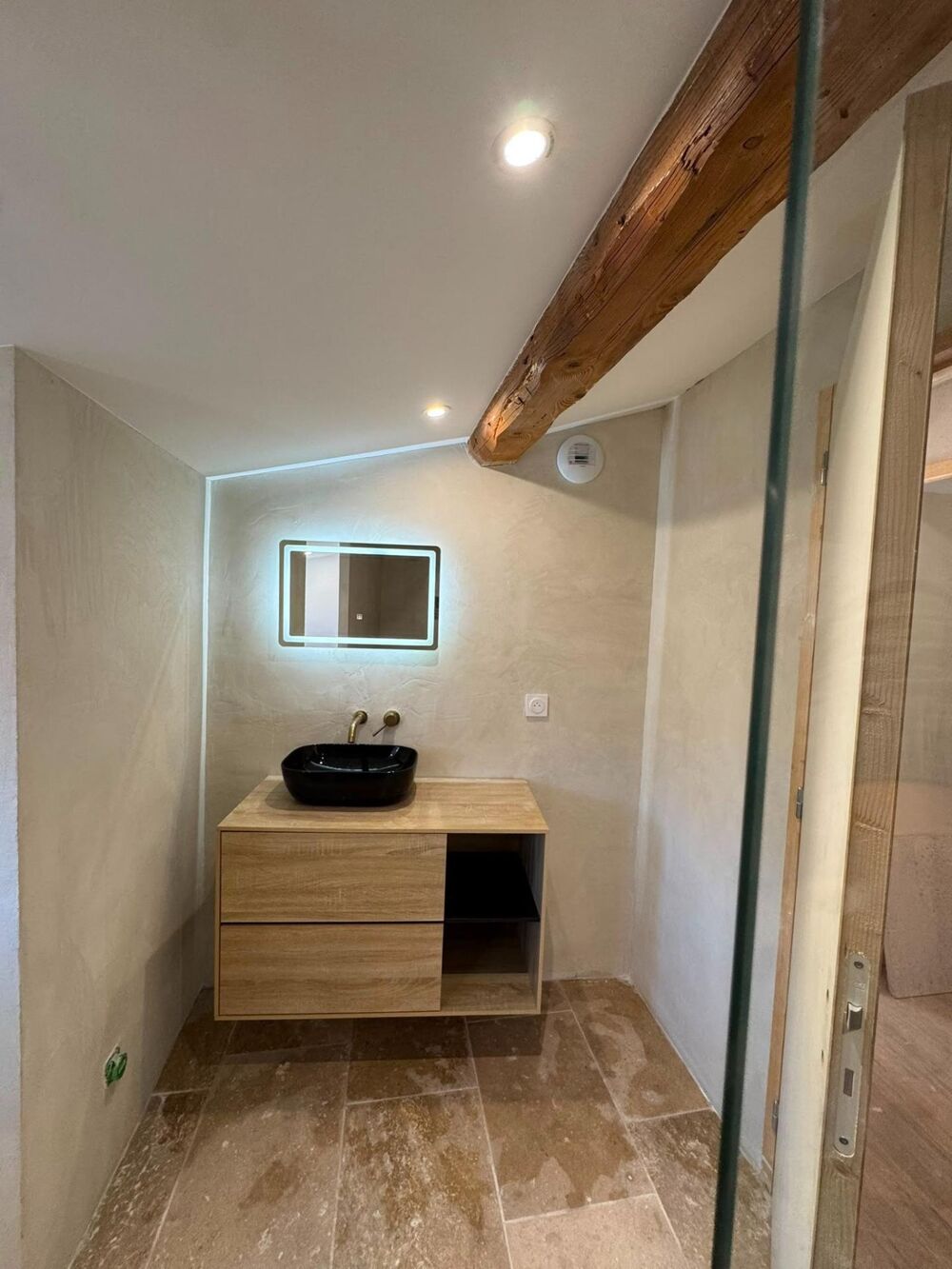 Appartement entièrement rénové- Montélimar Porte Saint Martin