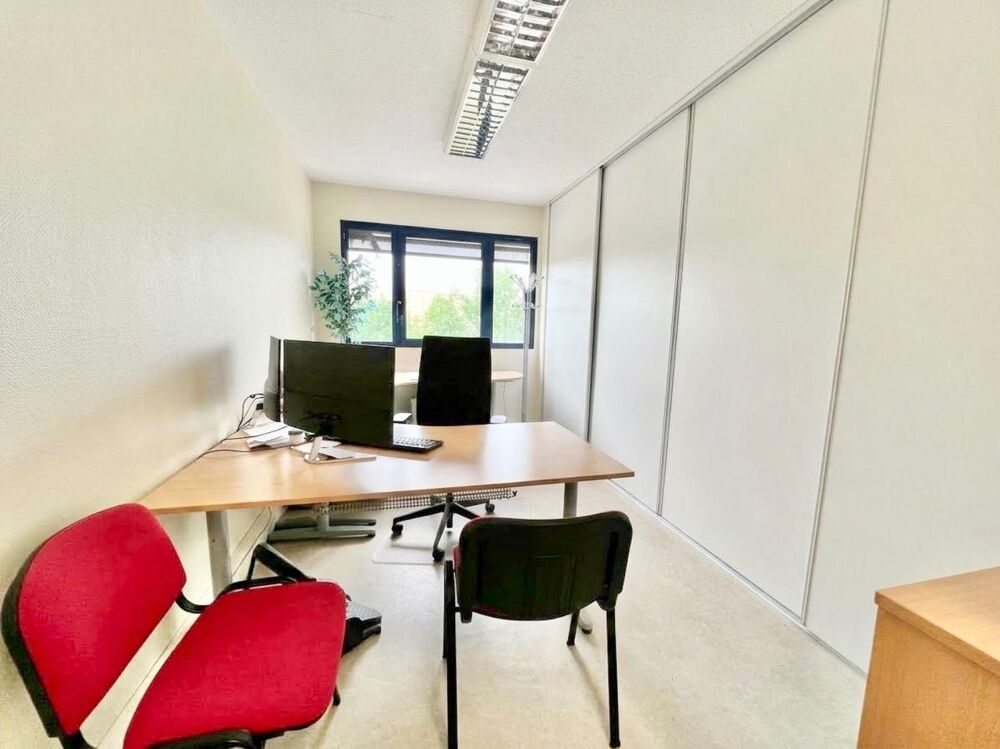   Plateaux de bureaux de 134m2 modulables + 5 places de parking privatives Dijon