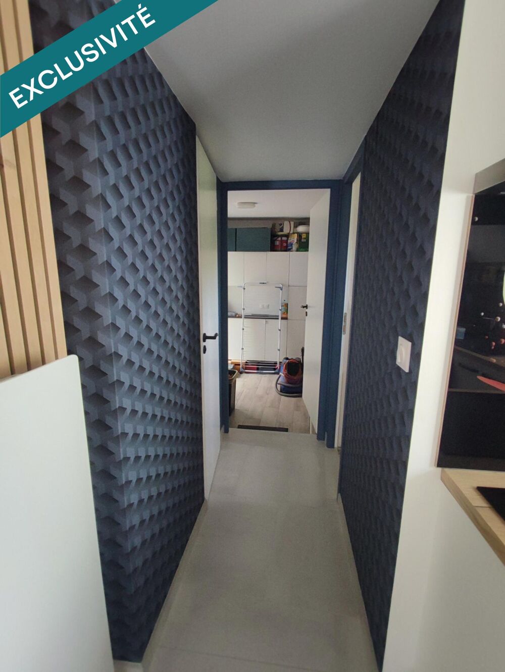 Maison entièrement refaite à neuf deux chambres, garage, place de parking