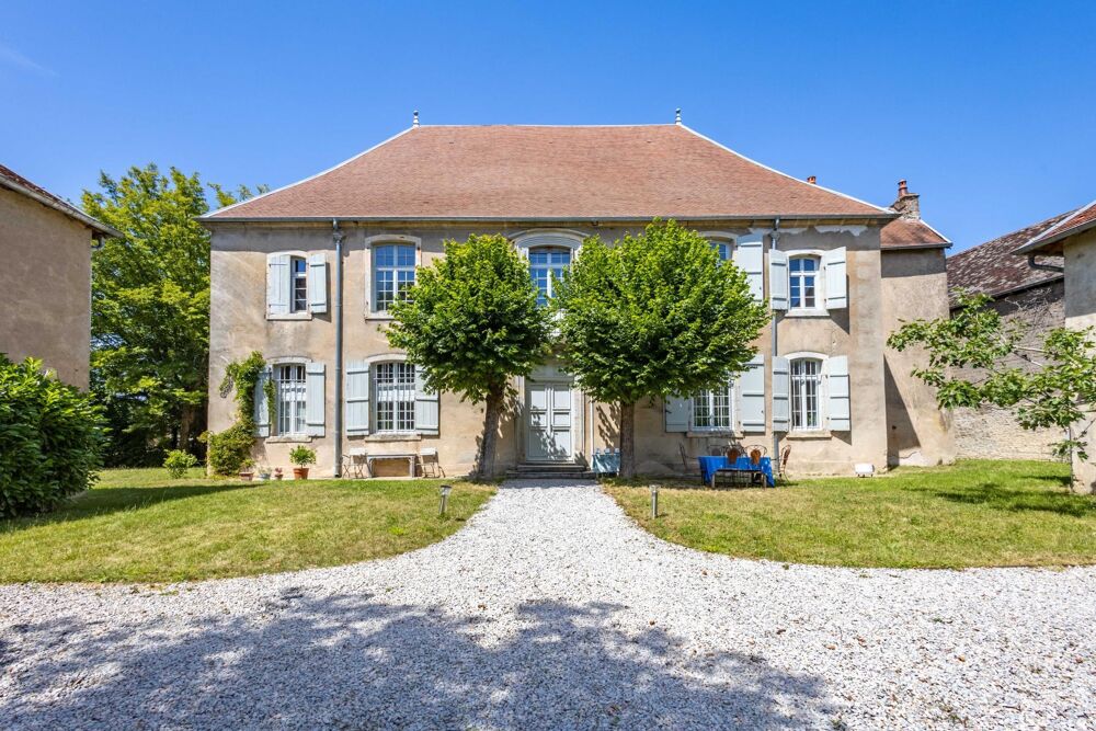 Ancienne maison de Maître de forge du XVIII éme siècle  335 m²  Parc clos de 5 425 m² et dépendances