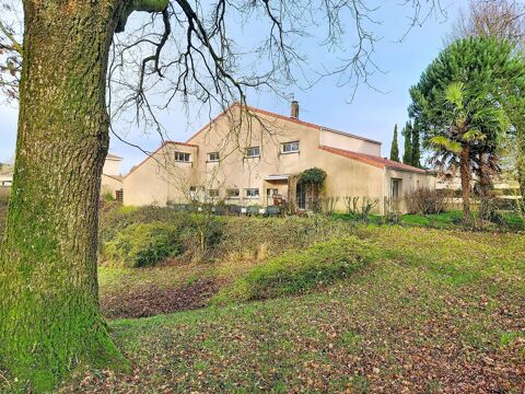   Pavillon �conome (classe C) de 249 m2, 6 chambres et 2 garages Maison - 9 pi�ce(s) - 249 m�